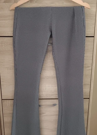 Bershka Checkered Flared Pants – Retro & Light - Perfect for Spring and Summer, marca: Bershka, estado: Nuevo sin etiquetas, tamaño: XS / 34 / 6, 15,00 €, 16,45 € Protección al comprador incluida