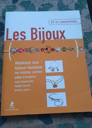 Livre "et si j'apprenais les bijoux", état: Neuf sans étiquette, 3,00 €, 3,85 € Protection acheteurs incluse