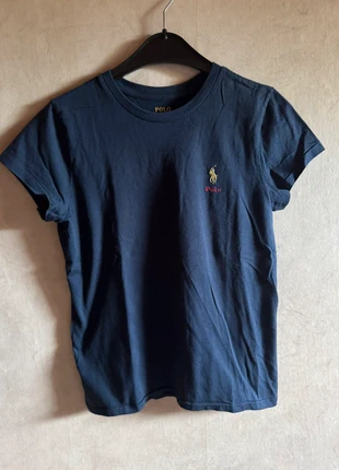 Ralph lauren t-shirt maat xs, marque: Ralph Lauren, état: Très bon état, taille: XS / 34 / 6, 35,00 €, 37,45 € Protection acheteurs incluse