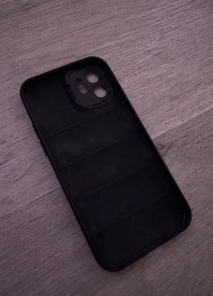 Coque iPhone 12 noire effet matelassé avec protection caméra, marque: Noir, état: Neuf sans étiquette, 5,00 €, 5,95 € Protection acheteurs incluse