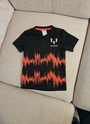 T-shirt adidas messi 2/3 ans, brand: adidas, condizioni: Ottime, taglia: 24-36 mesi / 92 cm, €5.00, €5.95 include la Protezione acquisti