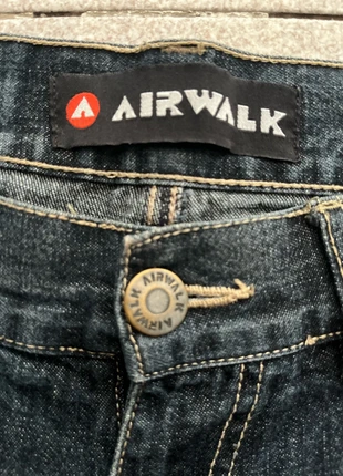 Denim cargo 3/4 short, merk: Airwalk, staat: Heel goed, maat: M, € 38,00, € 40,60 inclusief Kopersbescherming