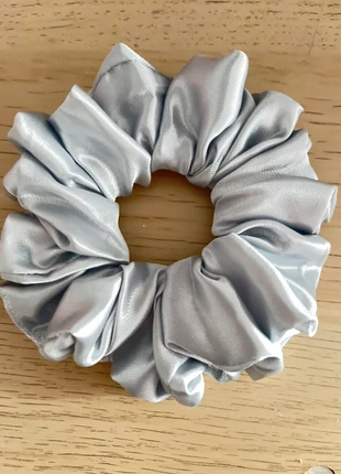 Chouchou élastique scrunchie satin, marca: Boutique Parisienne, estado: Muy bueno, 4,00 €, 4,90 € Protección al comprador Pro incluida