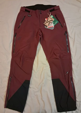 Pantalon outdoor imperméable RevolutionRace Cyclone Rescue Burgundy - bordeaux M, brand: RevolutionRace, condition: New with tags, size: M / 38 / 10, €60.00, €63.70 includes Buyer Protection