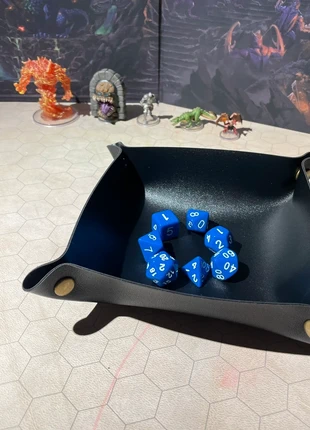 Piste de dés en simili-cuir - Noire (20 x 20 cm), marque: D&D, état: Neuf sans étiquette, 8,00 €, 9,10 € Protection acheteurs incluse