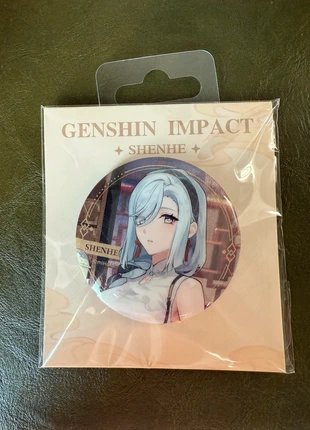 Genshin Shenhe badge, merk: miHoYo, staat: Nieuw met prijskaartje, € 4,95, € 5,90 inclusief Kopersbescherming