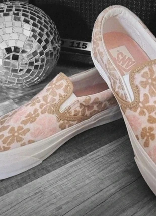 Sublimes Vans Slip-on édition limitée 2025 fleurs vintage 70's modèle très rare 41, marque: Vans, état: Neuf avec étiquette, taille: 41, 65,00 €, 68,95 € Protection acheteurs incluse