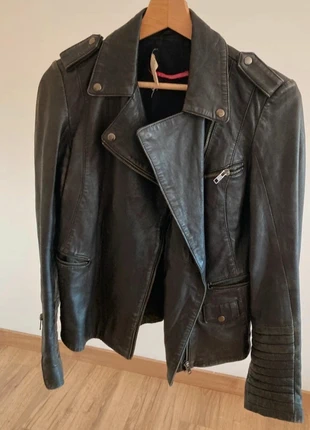 Veste en cuir, brand: Naf Naf, condizioni: Ottime, taglia: S / IT 40 / EU 36, €15.00, €16.45 include la Protezione acquisti