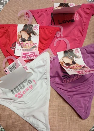 Lot de 4 strings taille 38, merk: Lady Blues, staat: Nieuw met prijskaartje, maat: M / 38 / 10, € 5,00, € 5,95 inclusief Kopersbescherming