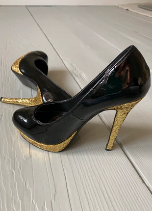 Pumps lak met goud, marca: Sugarfree Shoes, estado: Bom, tamanho: 38, €15.00, €16.45 inclui Proteção do Comprador