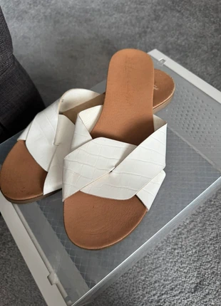 White Faux Croc Crossover Flat Sandals – Size 8, brand: New Look, condition: Good, size: 8, £2.00, £2.80 includes Buyer Protection
