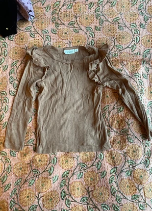 Lil’ atelier ajours pointelle tshirt met ruffles 104, merk: Lil' Atelier, staat: Heel goed, maat: 4 jaar / 104 cm, € 6,99, € 8,04 inclusief Kopersbescherming