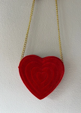 Heart shaped bag, marque: Monki, état: Très bon état, 8,00 €, 9,10 € Protection acheteurs incluse