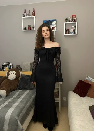 Robe noire longue style gothique - épaules dénudées et manches dentelle, brand: Sombreline, condizioni: Ottime, taglia: S / IT 40 / EU 36, €46.50, €49.53 include la Protezione acquisti