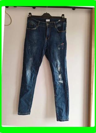 R0223. Jean slim bleu strass T42 abimé, état: Bon état, taille: XL / 42 / 14, 6,00 €, 7,00 € Protection acheteurs (Pro) incluse