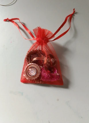 Petit sac de bijoux mystères, marke: bijoux mystères, zustand: Gut, 3,00 €, 3,85 € inklusive Vinted-Käuferschutz