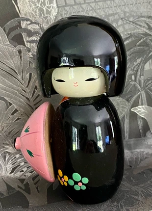 Poupée Japonaise Kokeshi, zustand: Gut, größe: Einheitsgröße, 15,00 €, 16,45 € inklusive Vinted-Käuferschutz