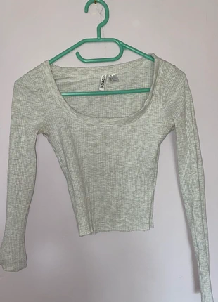 grey ribbed long sleeve top, brand: H&M Divided, condizioni: Nuovo senza cartellino, taglia: XS / IT 38 / EU 34, €2.00, €2.80 include la Protezione acquisti