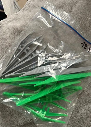 Lot de 12 pinces plastiques, condition: Very good, €1.50, €2.28 includes Buyer Protection