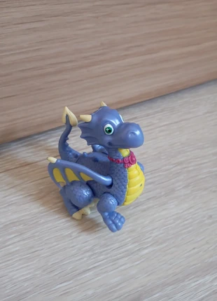 Figurine dragon bleu et jaune, zustand: Sehr gut, größe: 5 Jahre / 110, 4,00 €, 4,90 € inklusive Vinted-Käuferschutz