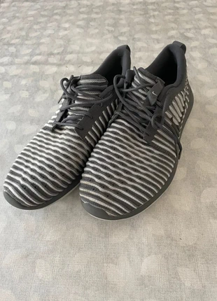 Chaussures de running Nike grise - Taille 40, brand: Nike, condizioni: Ottime, taglia: 40, €22.00, €23.80 include la Protezione acquisti