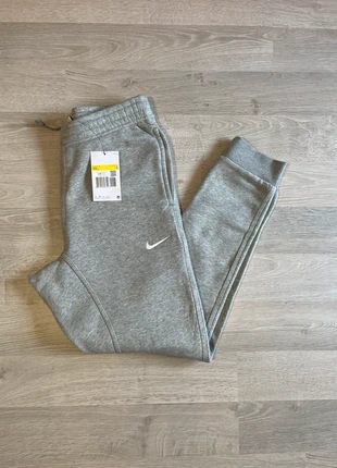 Jogging nike gris solo swoosh neuf taille S homme, brand: Nike, condition: New with tags, size: S, €35.00, €37.45 includes Buyer Protection