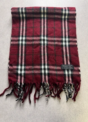 Écharpe vintage Burberry’s laine vierge – motif tartan bordeaux, brand: Burberrys, condition: Very good, €20.00, €21.70 includes Buyer Protection Pro