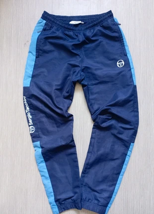 Pantalon de survêtement Sergio Tacchini bleu en très bon état taille S, marque: Sergio Tacchini, état: Très bon état, taille: S, 17,00 €, 18,55 € Protection acheteurs incluse