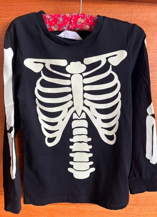 H&M Langarmshirt mit Skelett Halloween 122/128, marca: H&M, estado: Muy bueno, tamaño: 7 años / 122 cm, 3,00 €, 3,85 € Protección al comprador incluida
