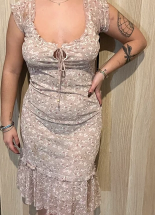 Robe moulante motif fleur, brand: Naf Naf, condizioni: Ottime, taglia: M / IT 42 / EU 38, €10.00, €11.20 include la Protezione acquisti