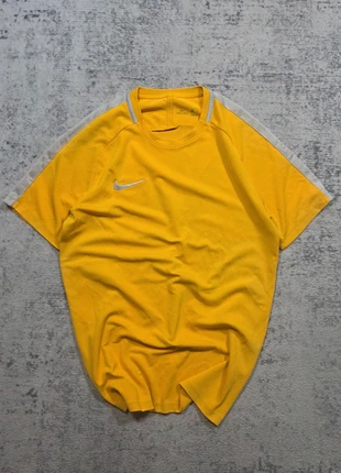 🟡 T-shirt Nike Dri-Fit Jaune M Vintage Sportwear, marke: Nike, zustand: Sehr gut, größe: M, 12,95 €, 14,30 € beinhaltet Vinted-Käuferschutz Pro