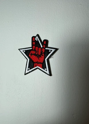 Patch écusson thermocollant, étoile main rock, noir rouge blanc, marke: Metal, zustand: Neu, mit Etikett, 2,00 €, 2,80 € inklusive Vinted-Käuferschutz