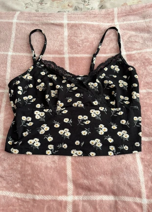 black lace trim crop top with cream/beige flowers, brand: Shein, condition: New without tags, size: M / 10, £1.50, £2.28 includes Buyer Protection