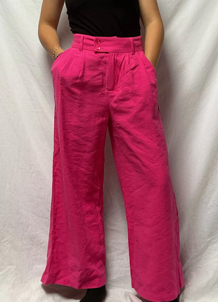 Pantalon large coupe droite rose fuschia stradivarius taille 34/XS en très bon état, marque: Stradivarius, état: Très bon état, taille: XS / 34 / 6, 10,00 €, 11,20 € Protection acheteurs incluse