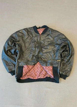Vintage Grey & Pink Leather Bomber Jacket – Style that Defies Time 📴, marque: Vintage Dressing, état: Très bon état, taille: L, 48,00 €, 51,10 € Protection acheteurs incluse