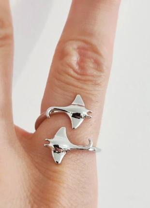 Bague raies grises ouverte, marke: raies, zustand: Sehr gut, größe: 54.3 mm / 17.3 mm Ø, 11,00 €, 12,25 € inklusive Vinted-Käuferschutz