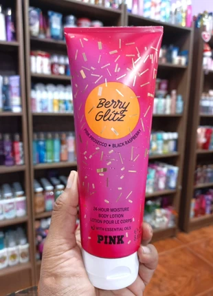 Lait hydratant Corps - Pink Victoria’s Secret - Berry Glitz 236ML Neuf, brand: Victoria's Secret, condition: New with tags, €12.00, €13.30 includes Buyer Protection