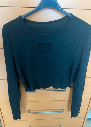 Maglietta crop nera con buco a cuore Top court noir avec découpe cœur sur la poitrine, marke: Shein, zustand: Neu, größe: M / 38 / 10, 8,00 €, 9,10 € inklusive Vinted-Käuferschutz