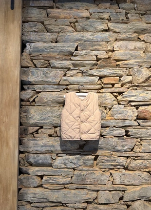 Veste matelassée moumoute sans manches bébé 2 ans - Kiabi - Beige uni, brand: Kiabi, condition: Very good, size: 12-18 months / 80 cm, €6.00, €7.00 includes Buyer Protection