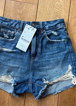 Stradivarius Denim Short D75 – maat 32, nieuw met kaartje, marque: Stradivarius, état: Neuf avec étiquette, taille: XXS / 32 / 4, 18,00 €, 19,60 € Protection acheteurs incluse