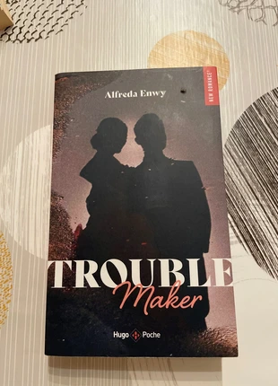 Livre Troublemaker état neuf, staat: Heel goed, € 4,00, € 4,90 inclusief Kopersbescherming