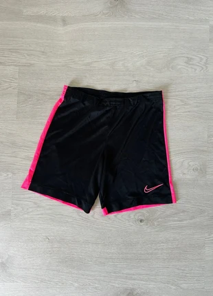 Short Nike, marque: Nike, état: Très bon état, taille: S, 10,00 €, 11,20 € Protection acheteurs incluse