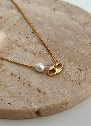 Collier doré acier inoxydable médaillon grain de café et perle d’eau douce m, brand: Boutique Parisienne, condition: Very good, €19.00, €20.65 includes Buyer Protection Pro