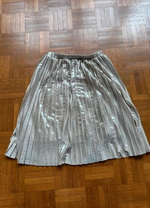 Jupe argentée Zara – Taille 10 ans – double couche, marca: Zara, estado: Muito bom, tamanho: 10 anos / 140 cm, €1.00, €1.75 inclui Proteção do Comprador