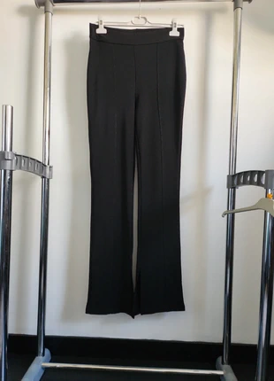 Pantalon bershka côtelée bas large ouvert taille 40, merk: Bershka, staat: Heel goed, maat: L / 40 / 12, € 7,50, € 8,58 inclusief Kopersbescherming