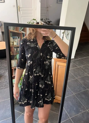 Robe noir fleurie Ba&sh, marque: Ba&sh, état: Très bon état, taille: S / 36 / 8, 55,00 €, 58,45 € Protection acheteurs incluse