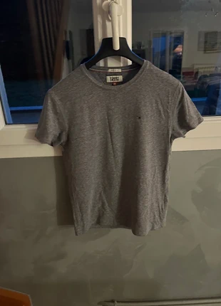 T-shirt Tommy Jeans, brand: Tommy Jeans, condition: Good, size: XS, €3.00, €3.85 includes Buyer Protection