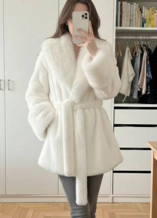 Manteau blanc en fausse fourrure avec ceinture style chic, élégant taille S, brand: Dinter, condition: Very good, size: S / 36 / 8, €59.90, €63.60 includes Buyer Protection