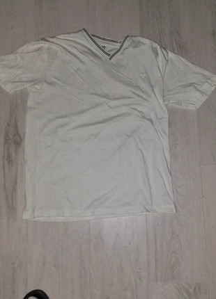 T-shirt Valentino blanc taille S - Col en V élégant pour un look raffiné, marke: Valentino, zustand: Sehr gut, größe: S, 4,99 €, 5,94 € inklusive Vinted-Käuferschutz