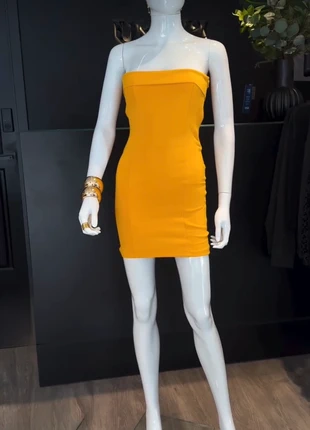 Vestido palabra de honor amarillo mandarina Zara, marca: Zara, estado: Nuevo con etiquetas, tamaño: S / 36 / 8, 17,00 €, 18,55 € Protección al comprador incluida
